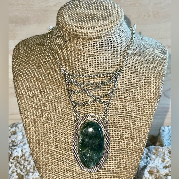 Seraphinite Crystal Pendant Necklace - Picture 8 of 12
